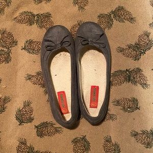 Grey, size 7, fuzzy lined, Hot Tomato flats